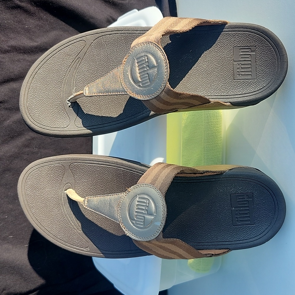 Fitflop walkstar  flip-flops are used in good condition. Please see pictures bro